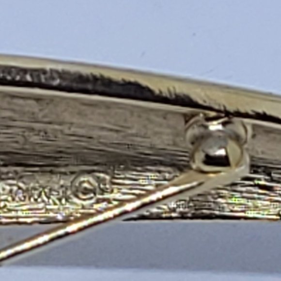Vintage Trifari Gold Tone Slender Brooc - Picture 4 of 7